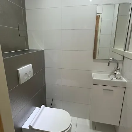 Schoene Wohnung Mit Balkon Wien Exterior foto