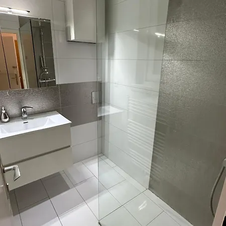 Schoene Wohnung Mit Balkon Wien Exterior foto