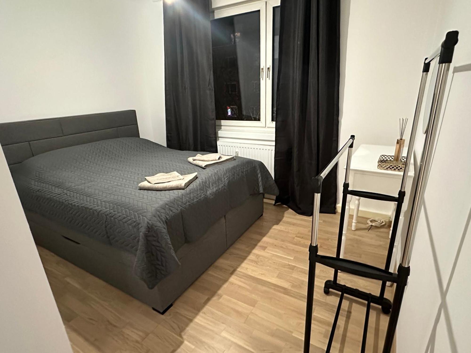 Schoene Mit Balkon Apartment
